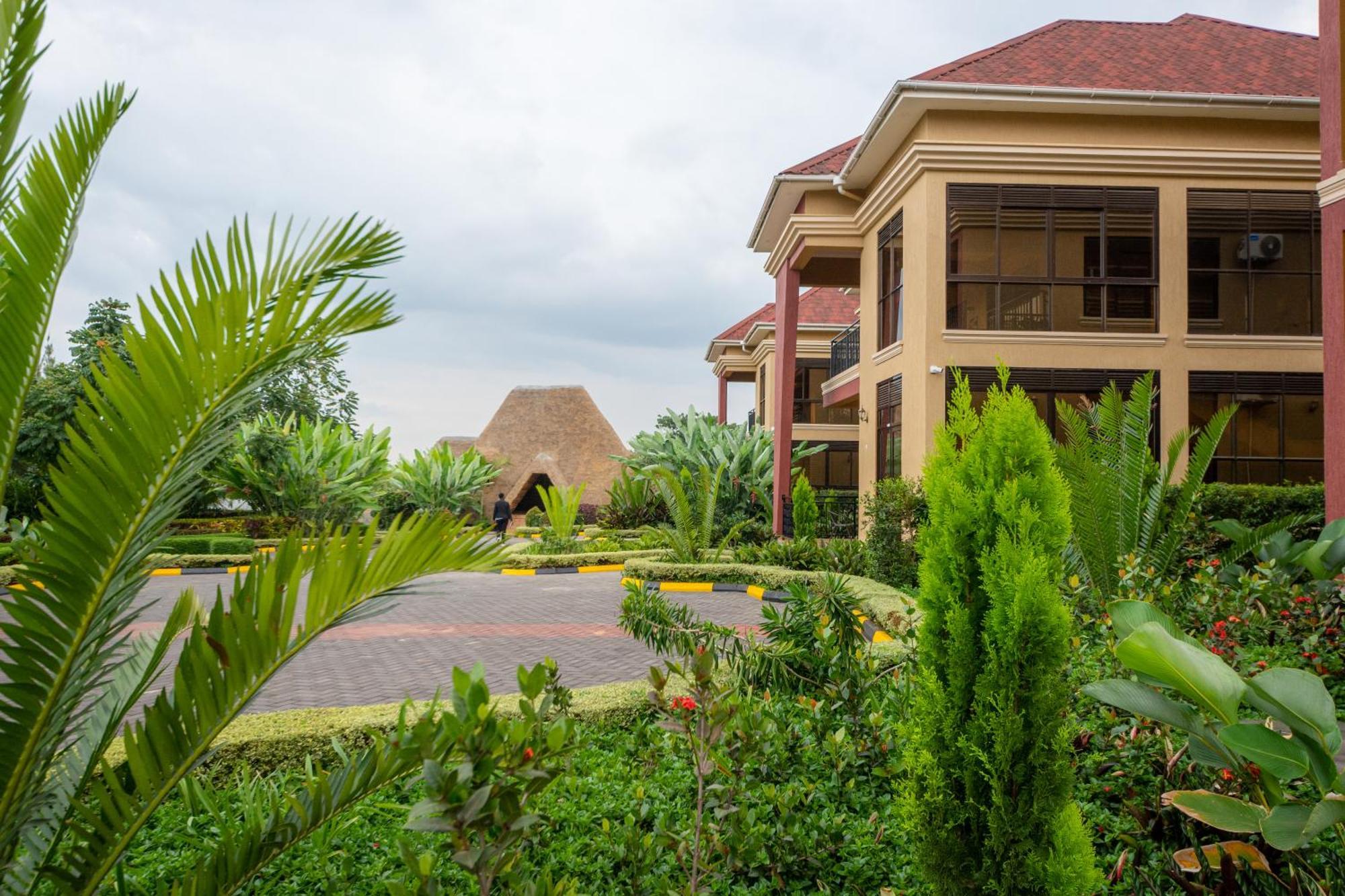 Las Vegas Garden Hotel Mbarara ภายนอก รูปภาพ