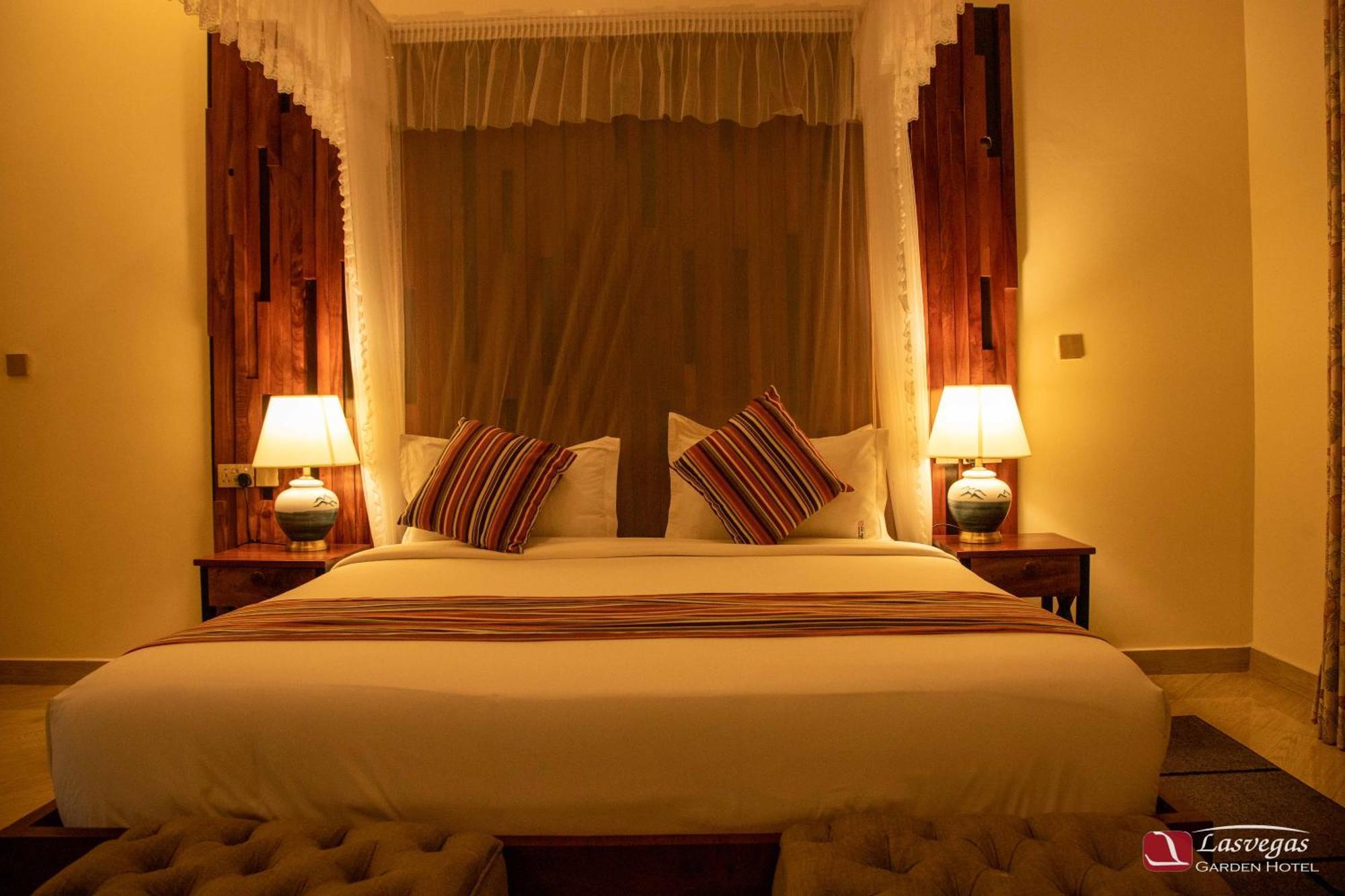 Las Vegas Garden Hotel Mbarara ภายนอก รูปภาพ