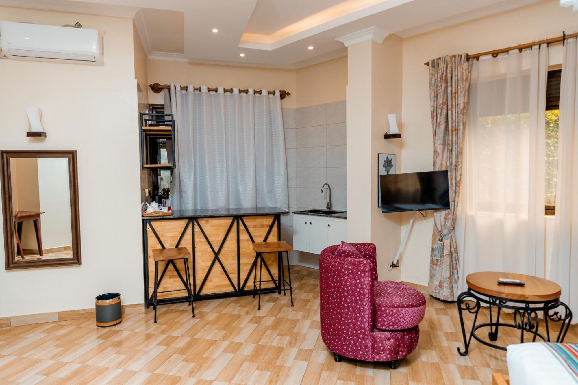 Las Vegas Garden Hotel Mbarara ภายนอก รูปภาพ