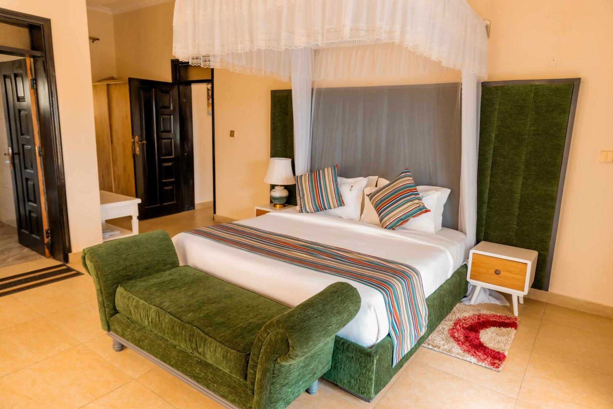 Las Vegas Garden Hotel Mbarara ภายนอก รูปภาพ